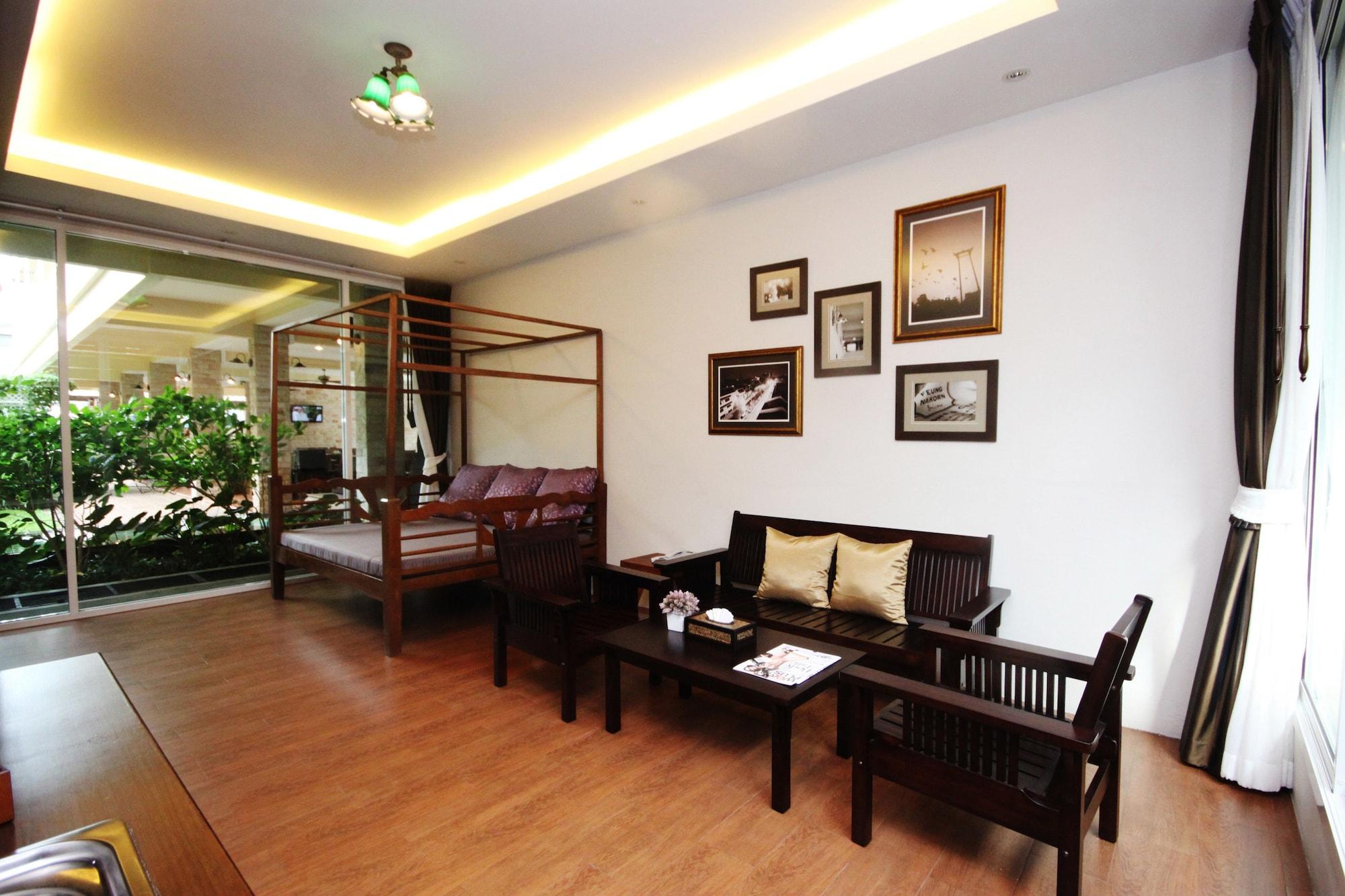 Feung Nakorn Balcony Rooms And Cafe Bangkok Kültér fotó